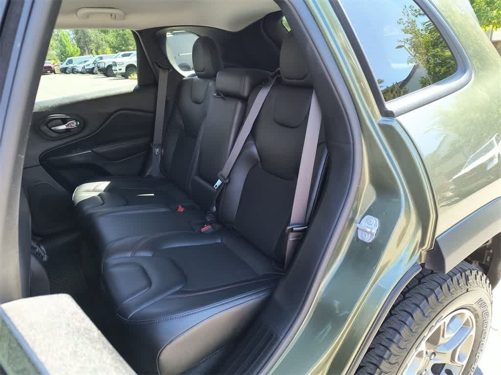 Thumbnail: 2021 Jeep Cherokee - 21