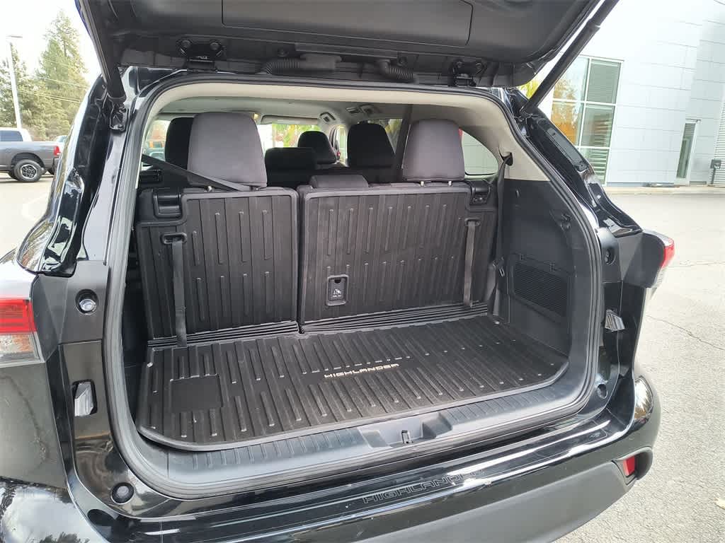 Thumbnail: 2022 Toyota Highlander - 23