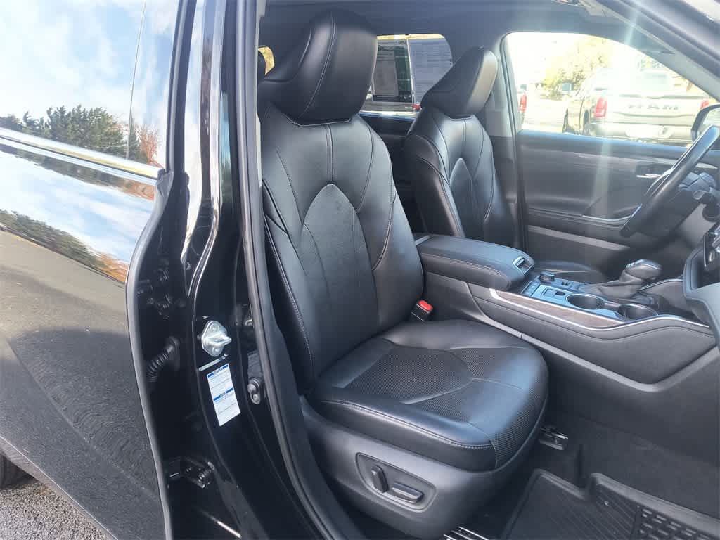 Thumbnail: 2020 Toyota Highlander - 26