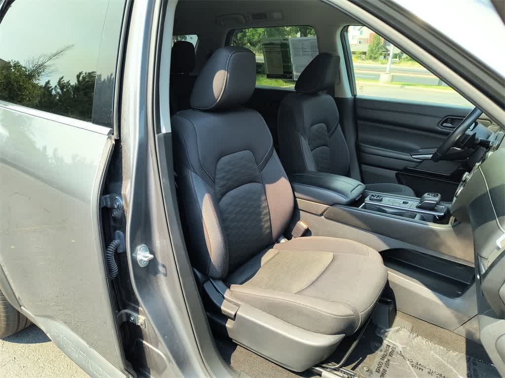 Thumbnail: 2023 Nissan Pathfinder - 24