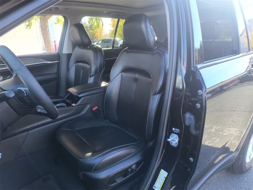 Thumbnail: 2023 Jeep Grand Cherokee - 11