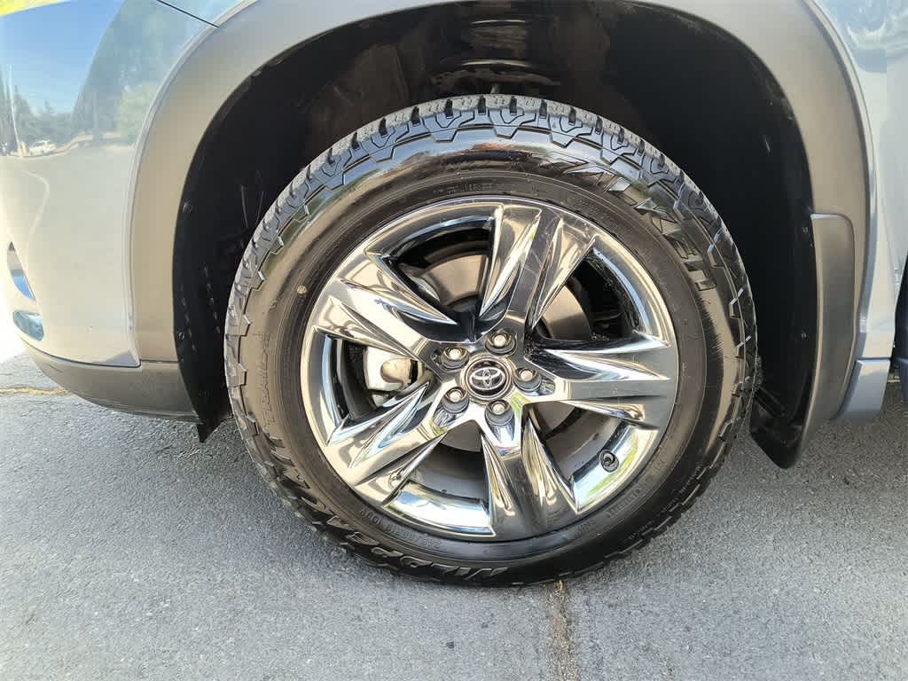 Thumbnail: 2017 Toyota Highlander - 10
