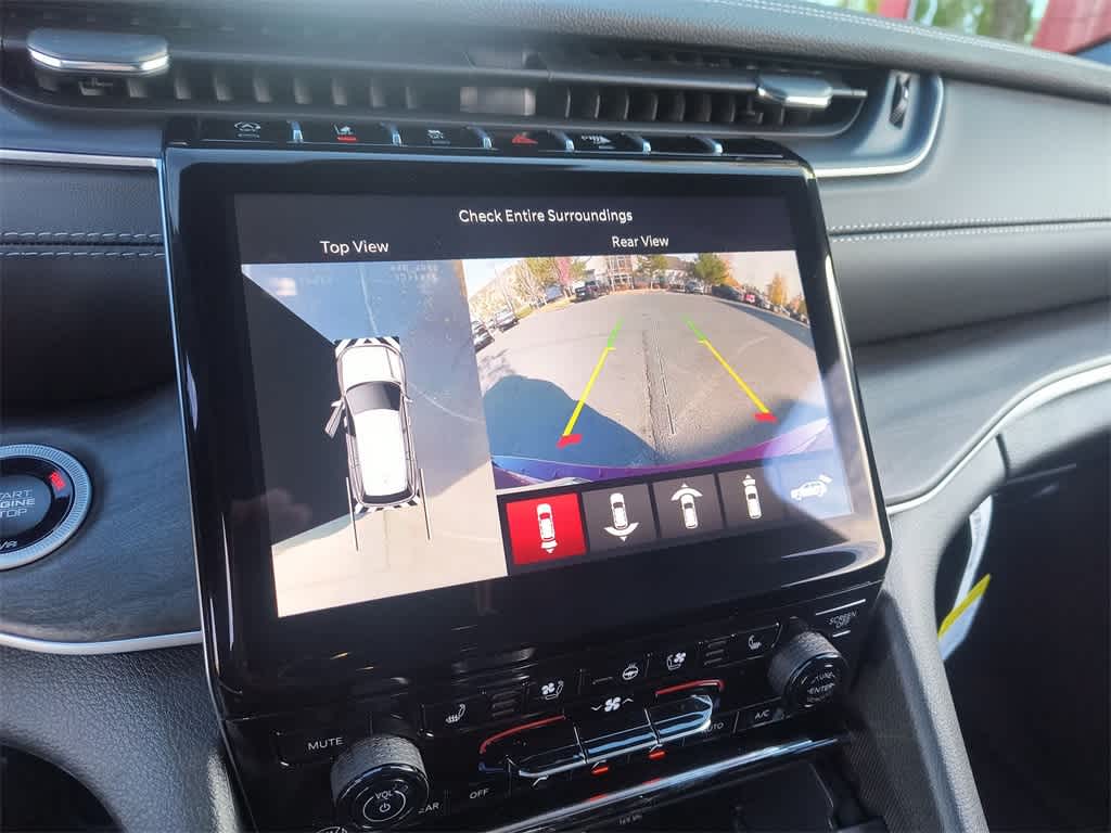 Thumbnail: 2025 Jeep Grand Cherokee - 17