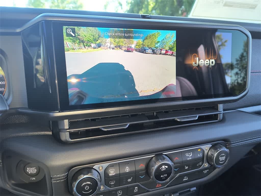 Thumbnail: 2025 Jeep Gladiator - 17