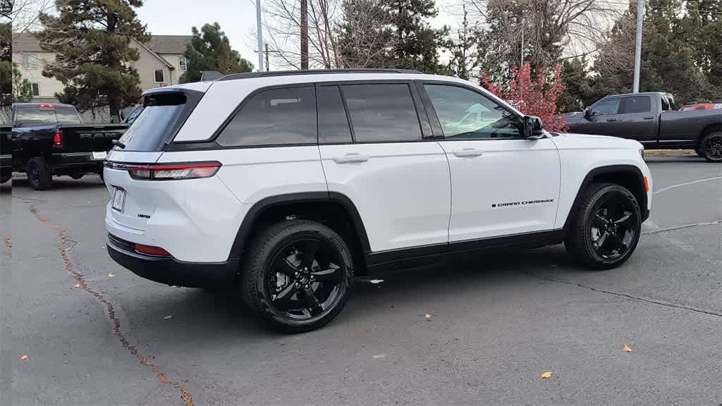 Thumbnail: 2025 Jeep Grand Cherokee - 9