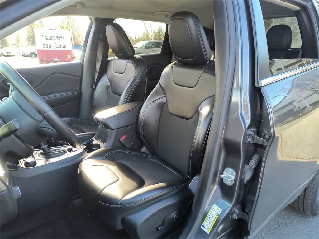 Thumbnail: 2019 Jeep Cherokee - 11