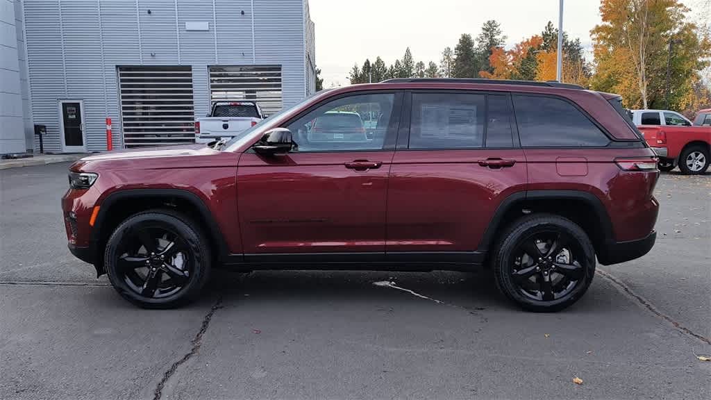 Thumbnail: 2025 Jeep Grand Cherokee - 5