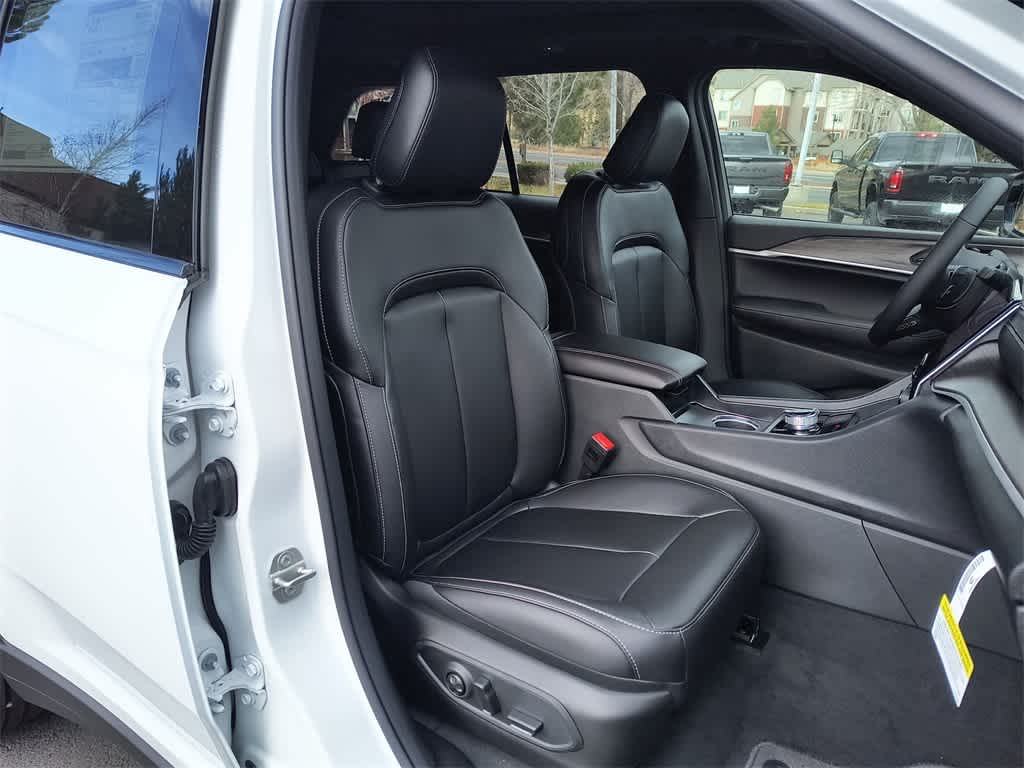 Thumbnail: 2025 Jeep Grand Cherokee - 25