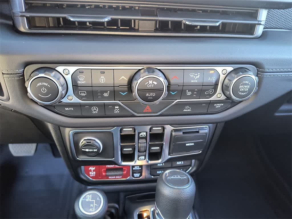 Thumbnail: 2025 Jeep Gladiator - 18