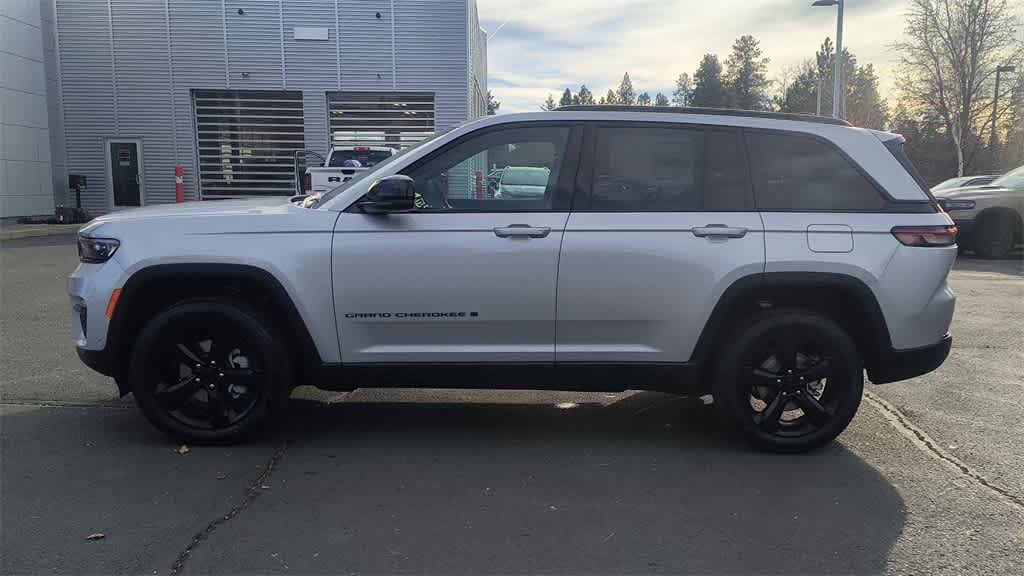 Thumbnail: 2025 Jeep Grand Cherokee - 5