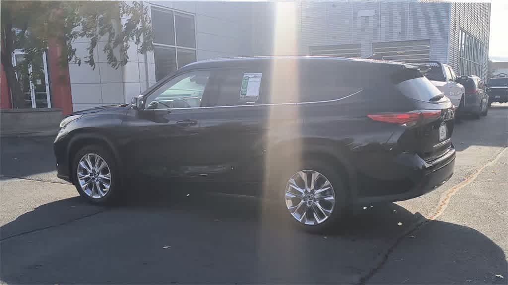 Thumbnail: 2020 Toyota Highlander - 6