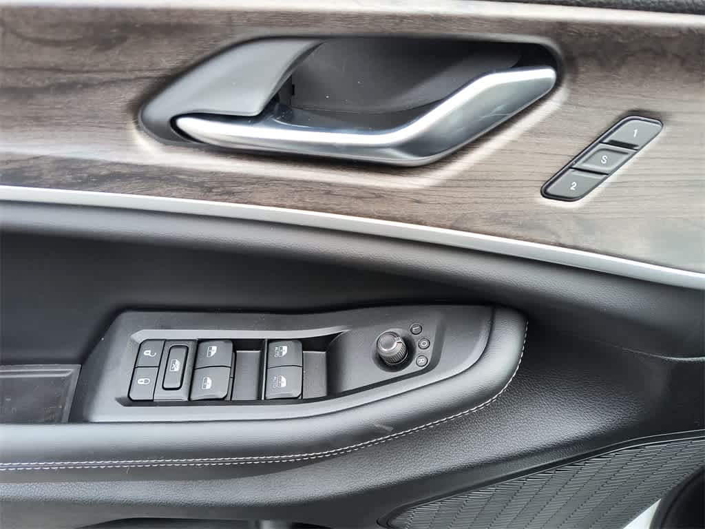 Thumbnail: 2025 Jeep Grand Cherokee - 13