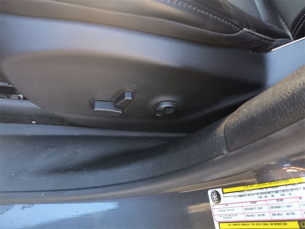 Thumbnail: 2019 Jeep Cherokee - 12