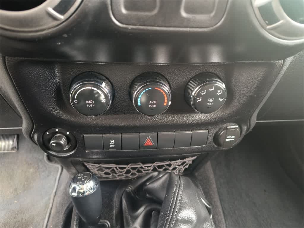 Thumbnail: 2013 Jeep Wrangler - 18