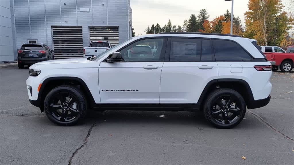 Thumbnail: 2025 Jeep Grand Cherokee - 5