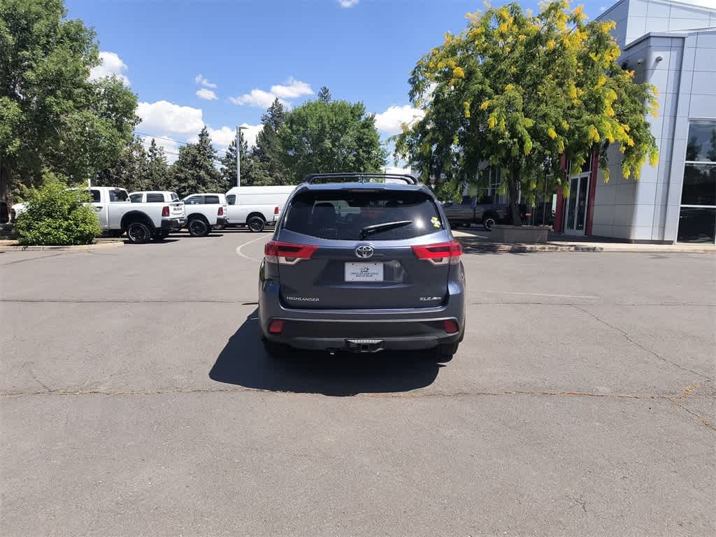 Thumbnail: 2017 Toyota Highlander - 5