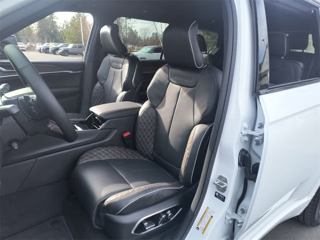 Thumbnail: 2025 Jeep Grand Cherokee L - 11