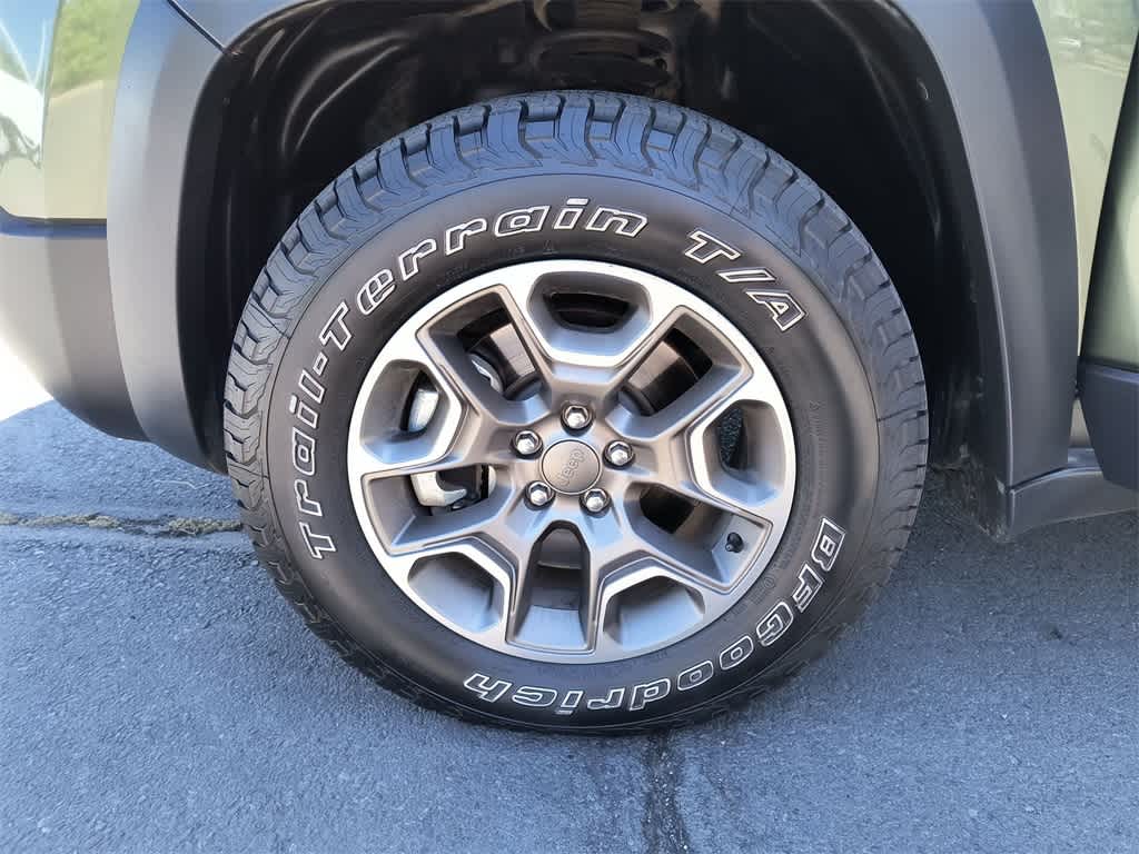 Thumbnail: 2021 Jeep Cherokee - 10