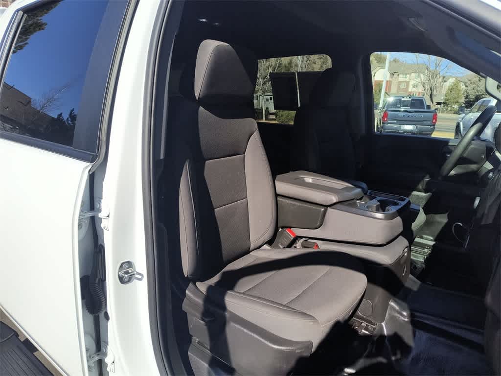 Thumbnail: 2024 Chevrolet Silverado 3500 - 23