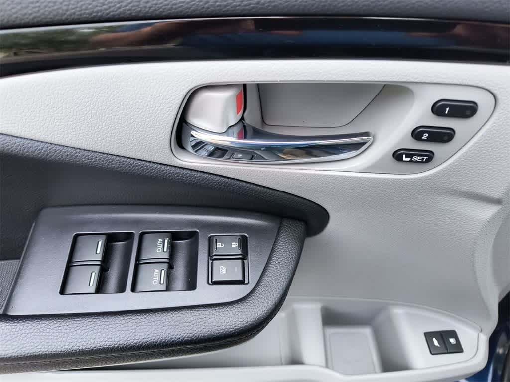 Thumbnail: 2020 Honda Pilot - 13
