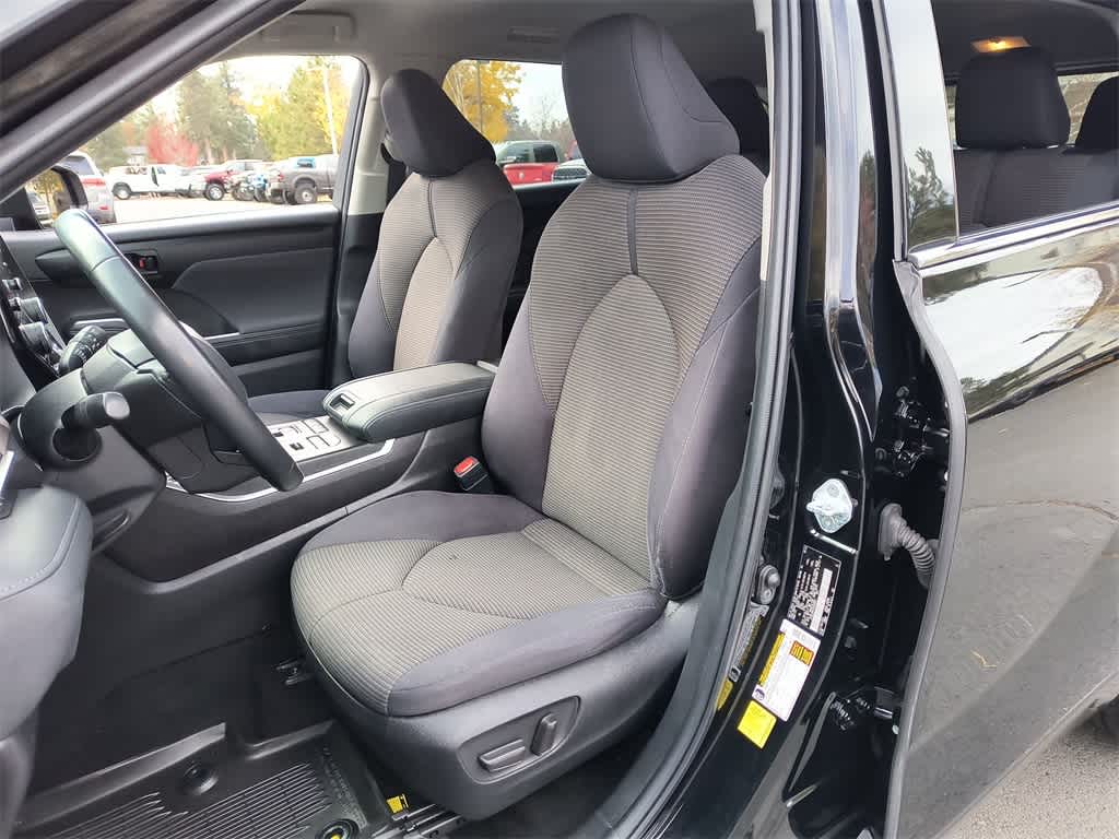 Thumbnail: 2022 Toyota Highlander - 11