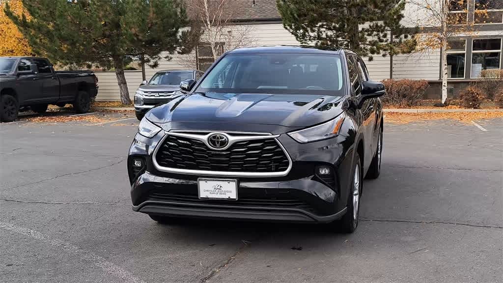 Thumbnail: 2022 Toyota Highlander - 4