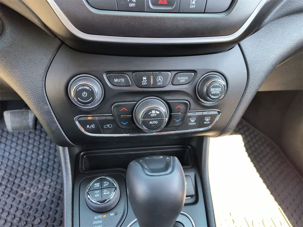 Thumbnail: 2021 Jeep Cherokee - 18