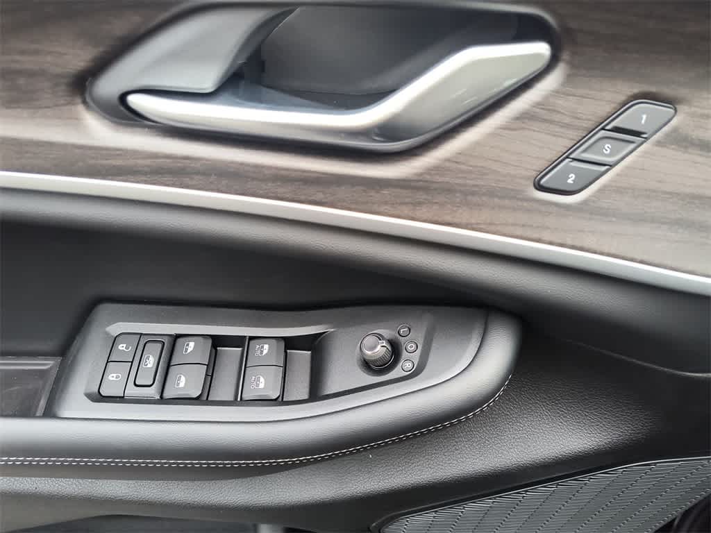 Thumbnail: 2025 Jeep Grand Cherokee L - 13