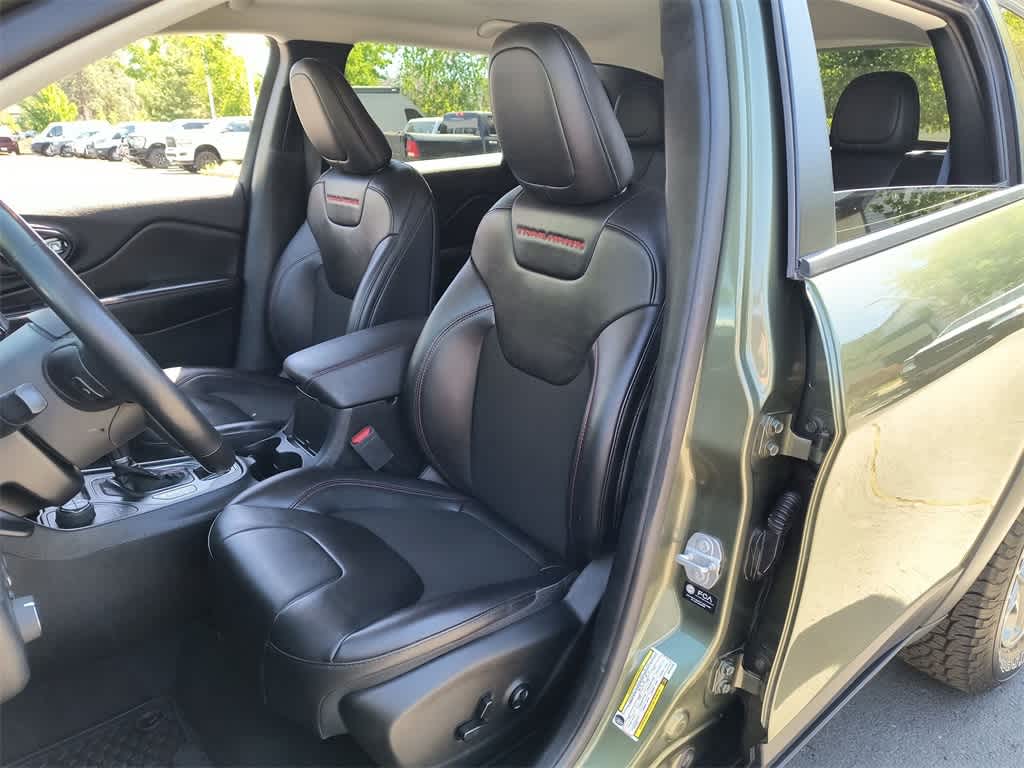 Thumbnail: 2021 Jeep Cherokee - 11
