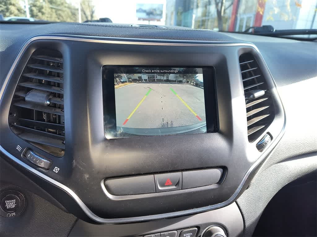 Thumbnail: 2019 Jeep Cherokee - 17