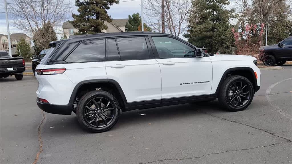 Thumbnail: 2025 Jeep Grand Cherokee - 9