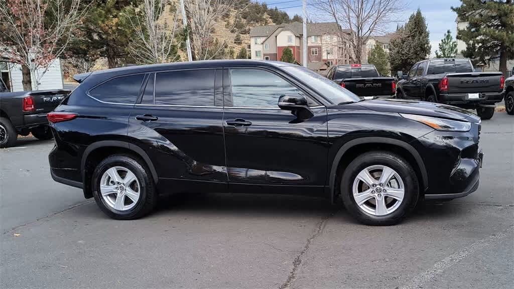 Used 2022 Toyota Highlander LE SUV