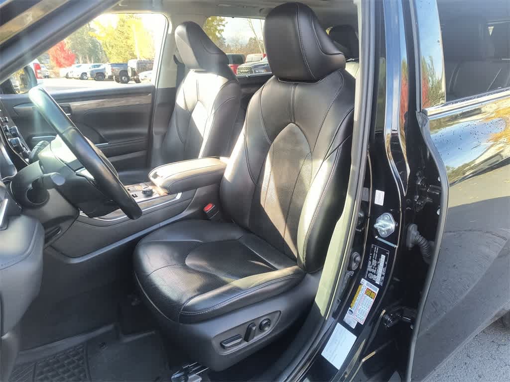 Thumbnail: 2020 Toyota Highlander - 11