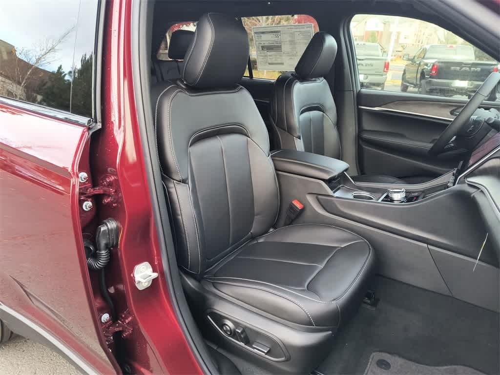 Thumbnail: 2025 Jeep Grand Cherokee - 25