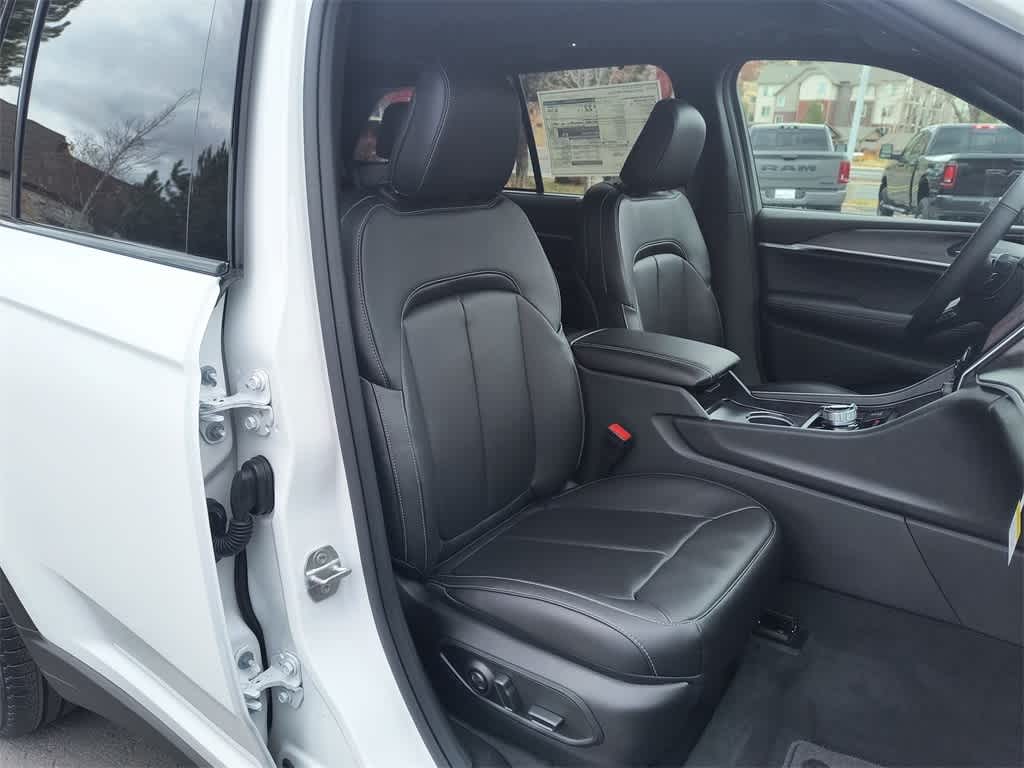 Thumbnail: 2025 Jeep Grand Cherokee - 25