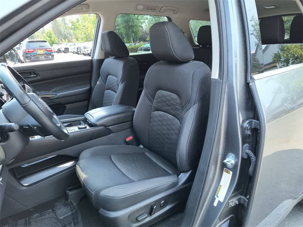 Thumbnail: 2023 Nissan Pathfinder - 11