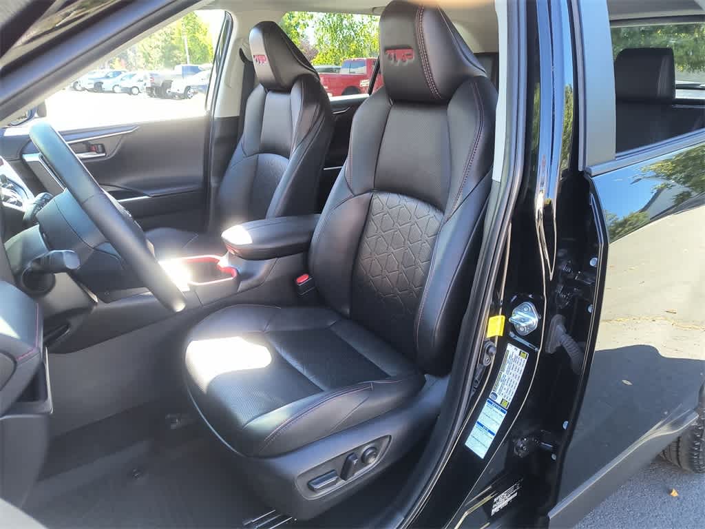 Thumbnail: 2022 Toyota RAV4 - 11