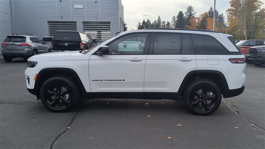 Thumbnail: 2025 Jeep Grand Cherokee - 5