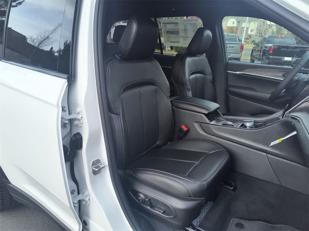 Thumbnail: 2025 Jeep Grand Cherokee - 25