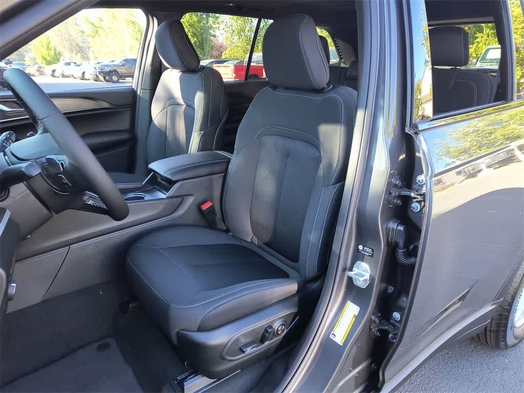 Thumbnail: 2025 Jeep Grand Cherokee - 11