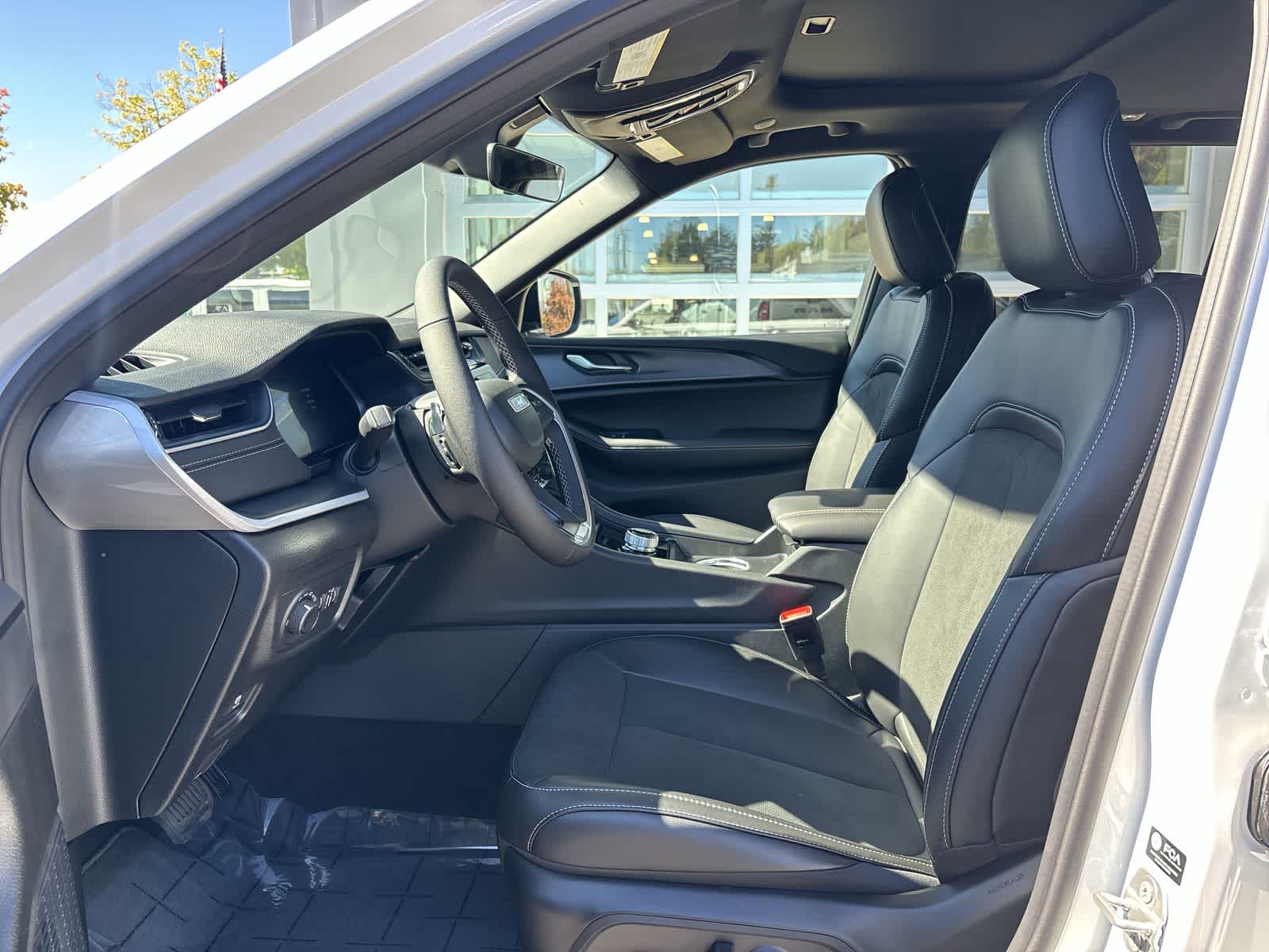 Thumbnail: 2025 Jeep Grand Cherokee - 7