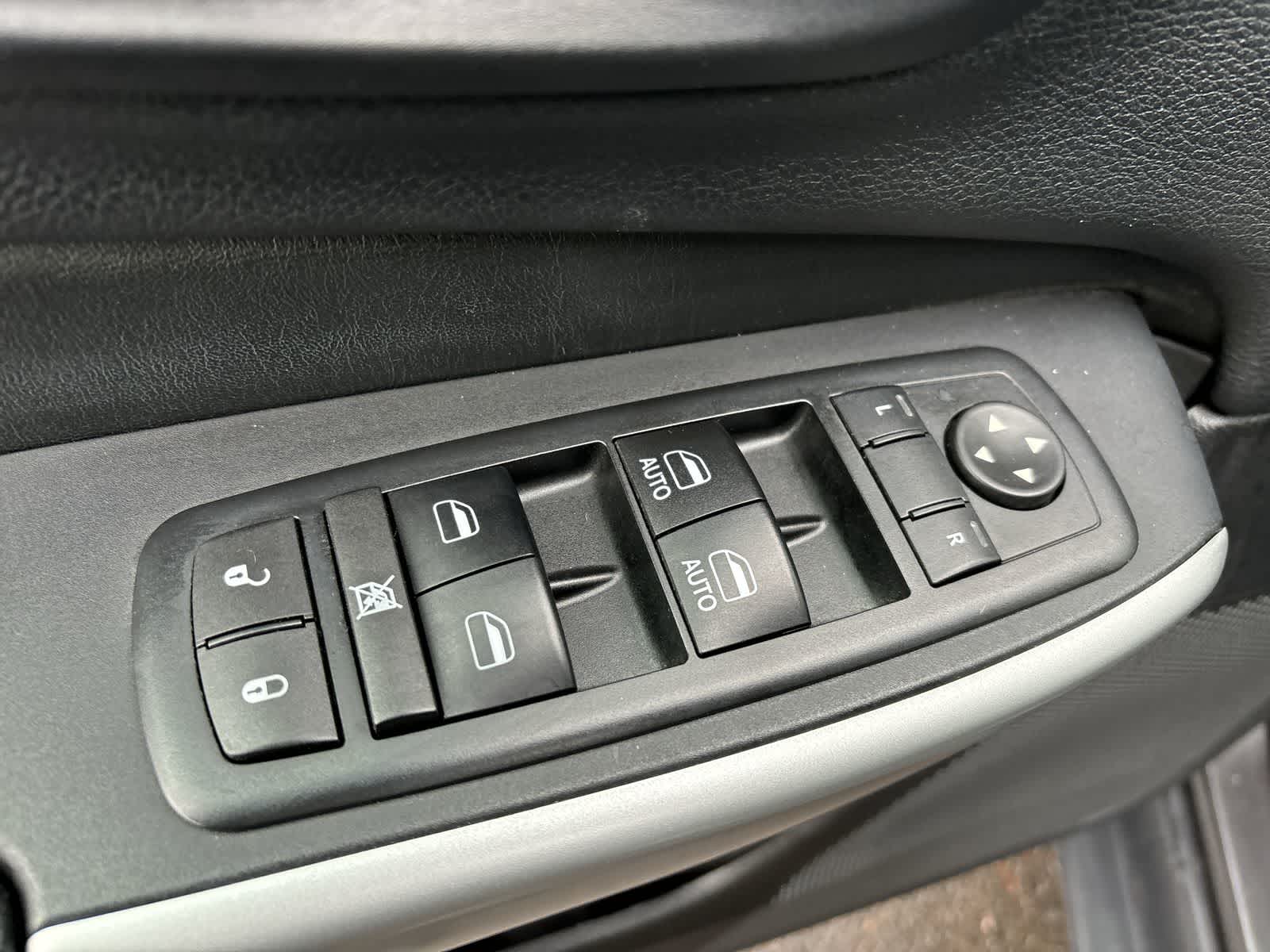 Thumbnail: 2017 Jeep Cherokee - 8