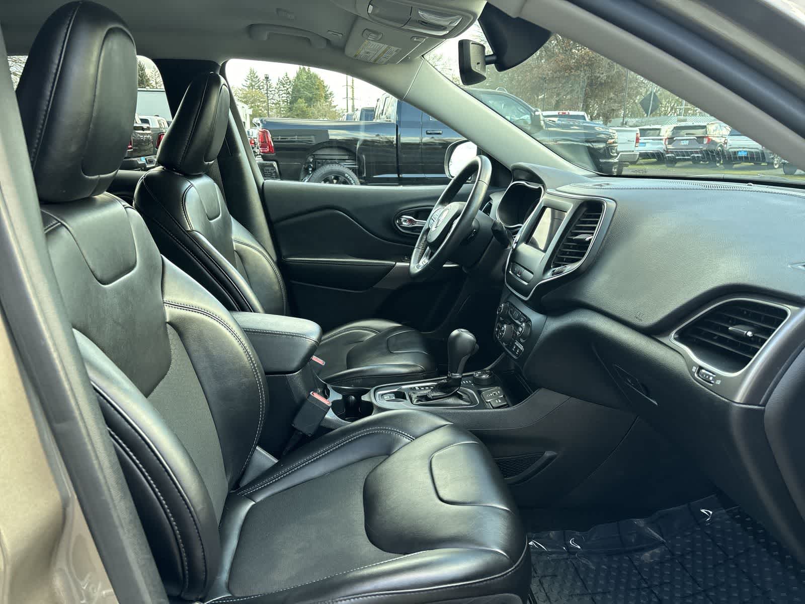 Thumbnail: 2019 Jeep Cherokee - 4