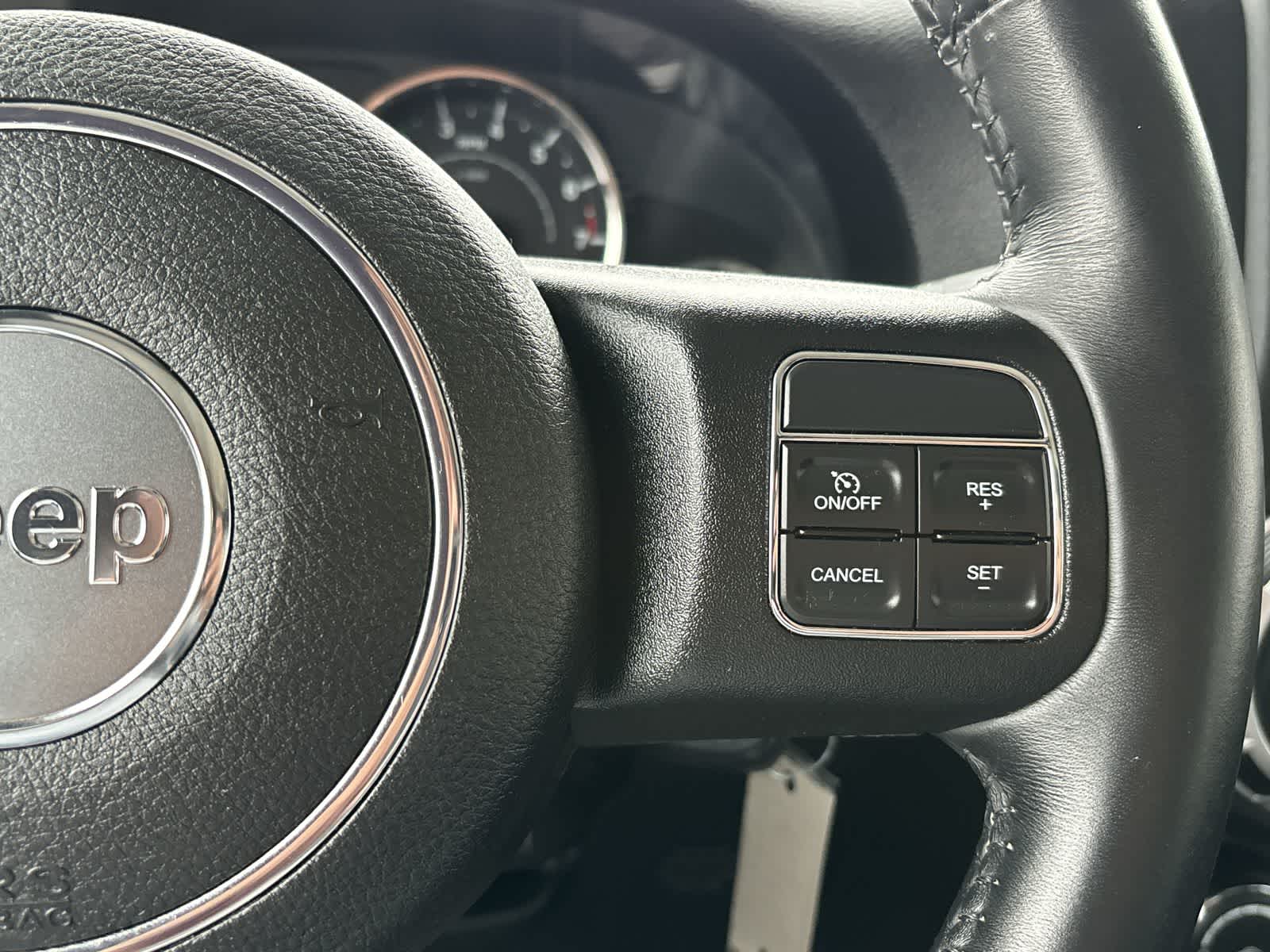 Thumbnail: 2015 Jeep Wrangler - 15