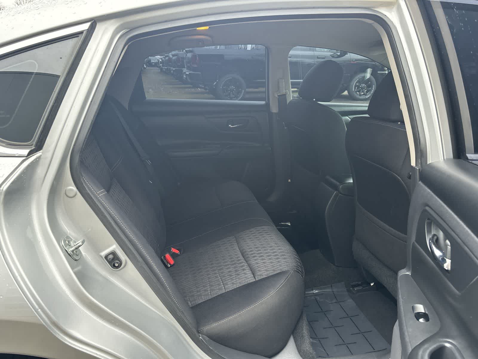 Thumbnail: 2016 Nissan Altima - 10