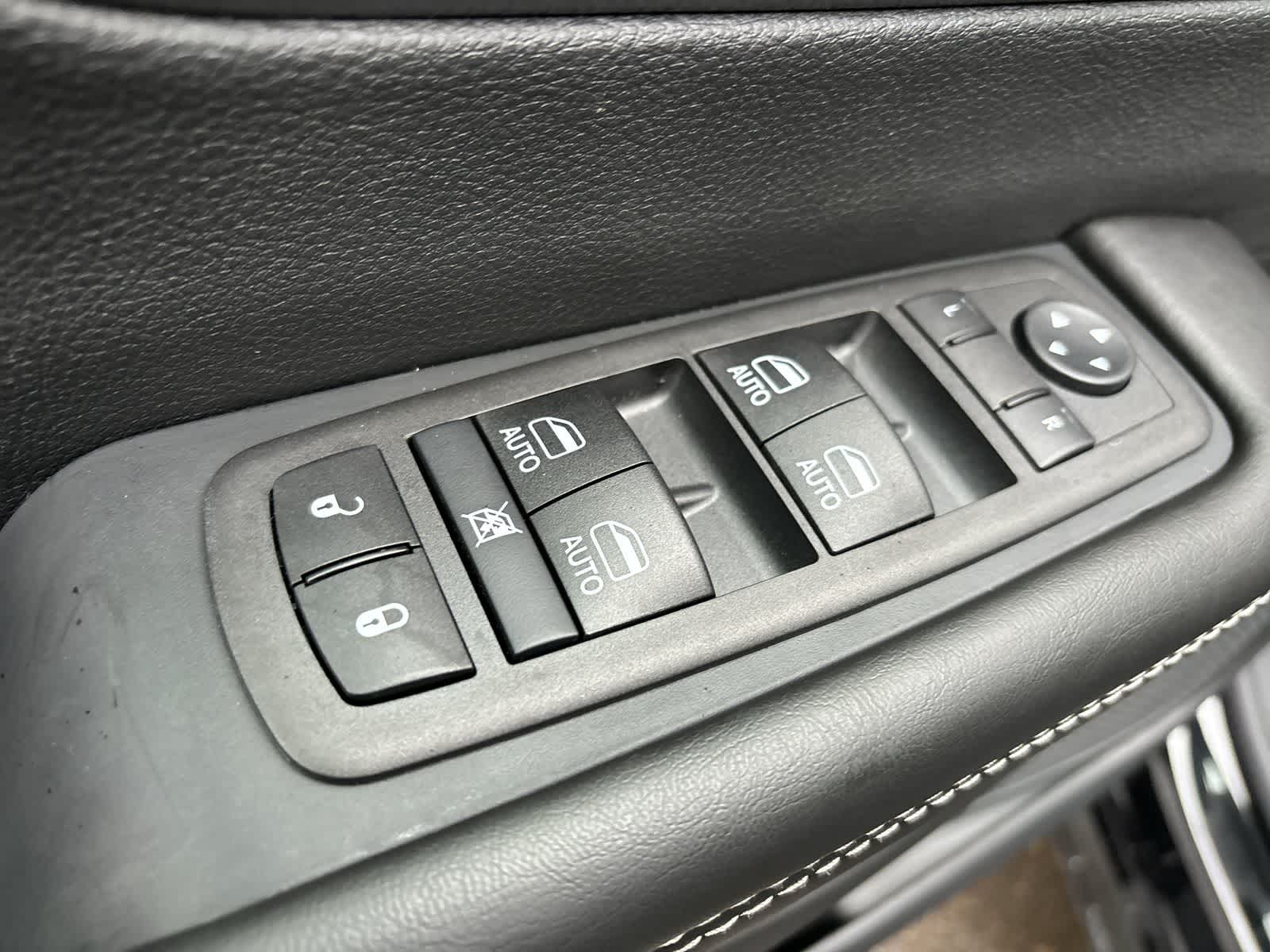 Thumbnail: 2026 Chrysler Pacifica - 9