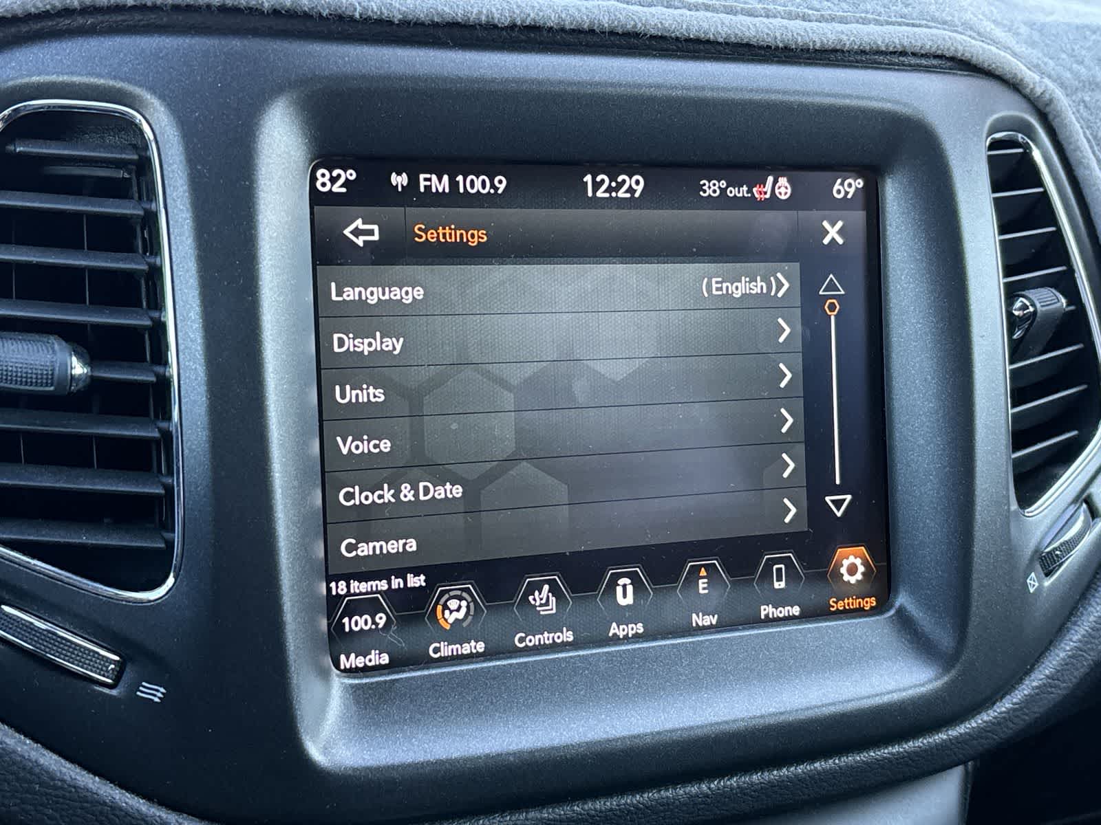 Thumbnail: 2021 Jeep Compass - 18