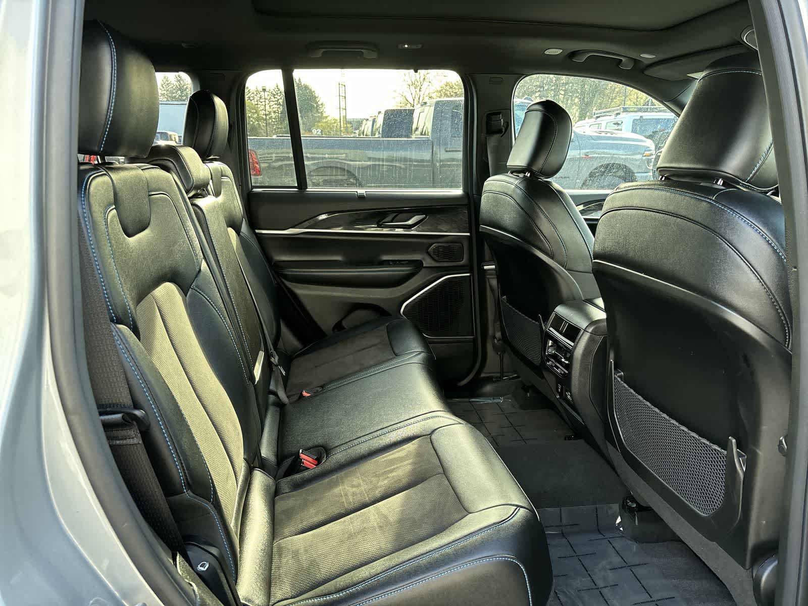 Thumbnail: 2022 Jeep Grand Cherokee - 7