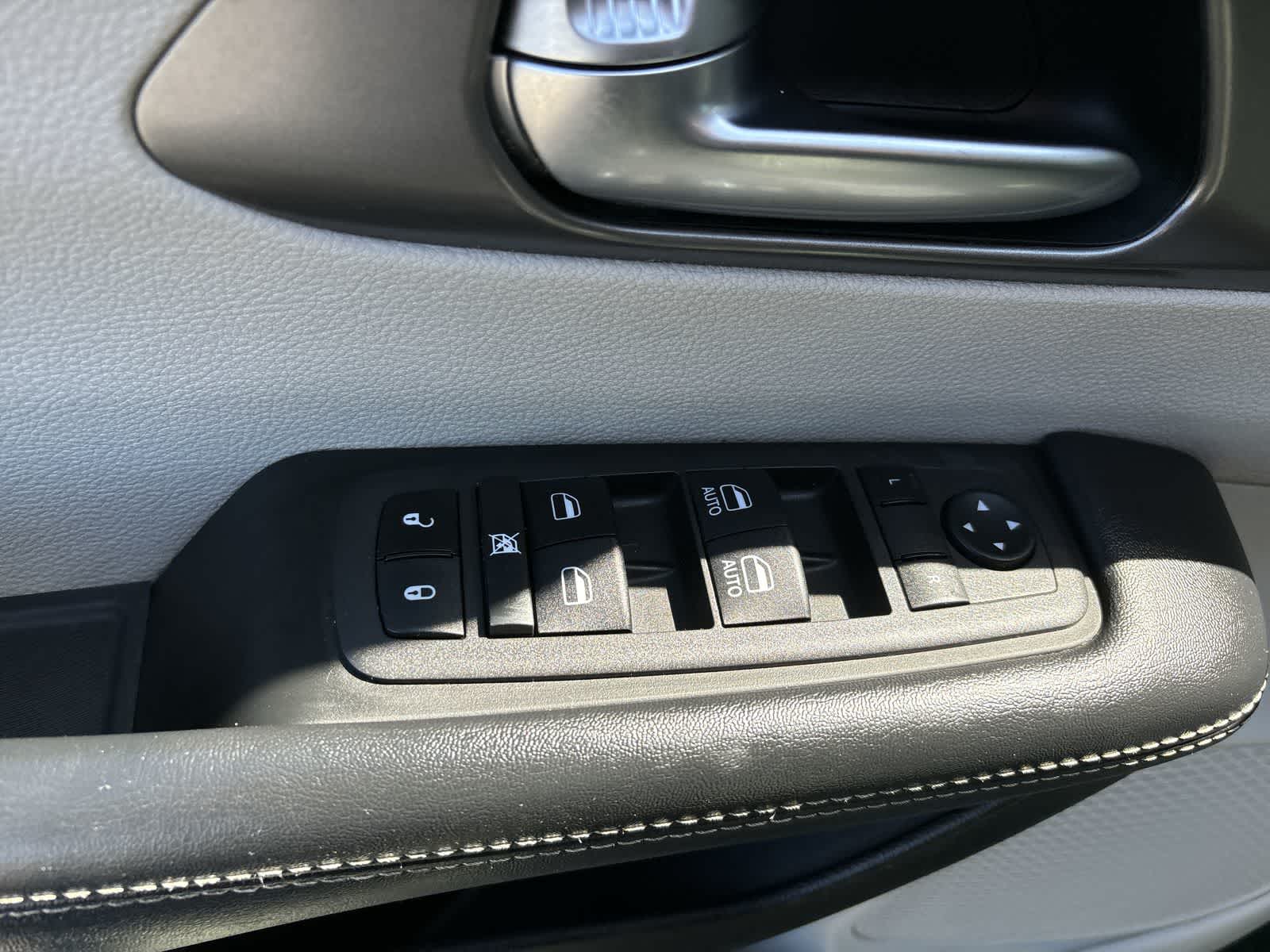 Thumbnail: 2022 Chrysler Pacifica - 7