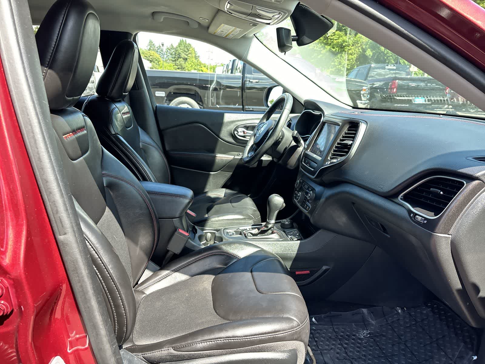 Thumbnail: 2019 Jeep Cherokee - 6